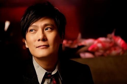 朋友爆料张信哲趣事视频,视频揭秘歌手背后的幽默瞬间